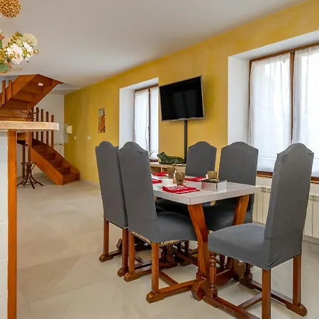 Holiday home Chez Lulu Brezins